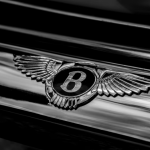 Federales la acusan de comprar un Bentley, ropa de lujo y tratamientos de belleza con 381K de préstamos COVID fraudulentos